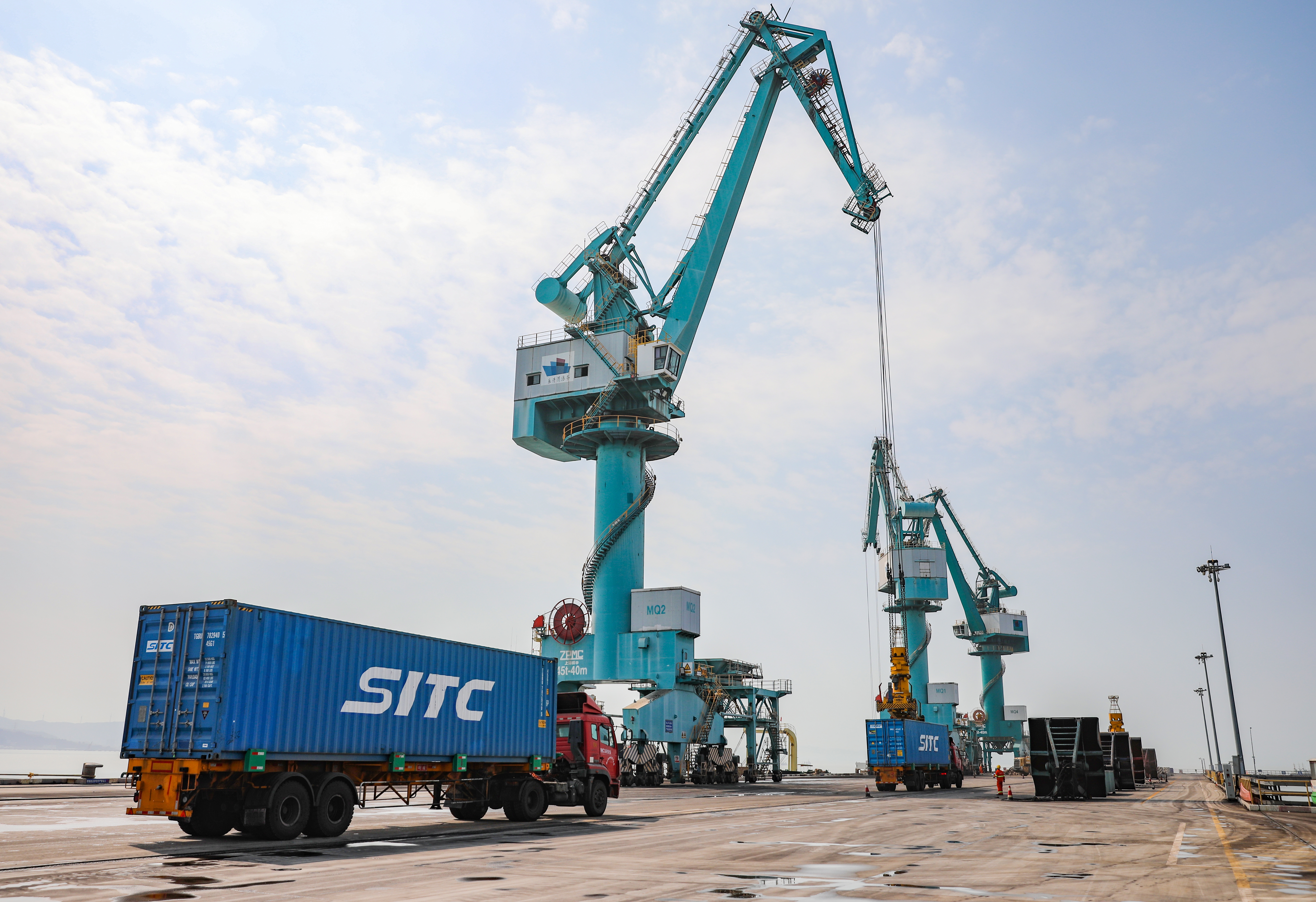 全省首个信创版海港集装箱码头生产操作系统在28圈上线